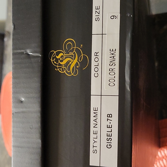 Beautiful snake color knee high boots. Brand new in box and never worn. Size 9 - Picture 9 of 9